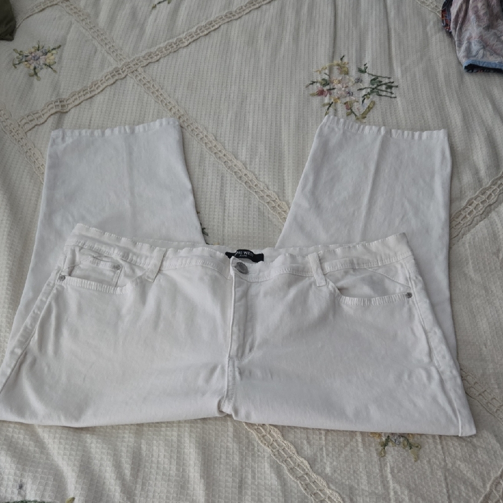 Nine West Classic White  Capri Length Pants